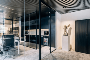 panisol partitions - kantoorbox - boxed desk with transparent glass