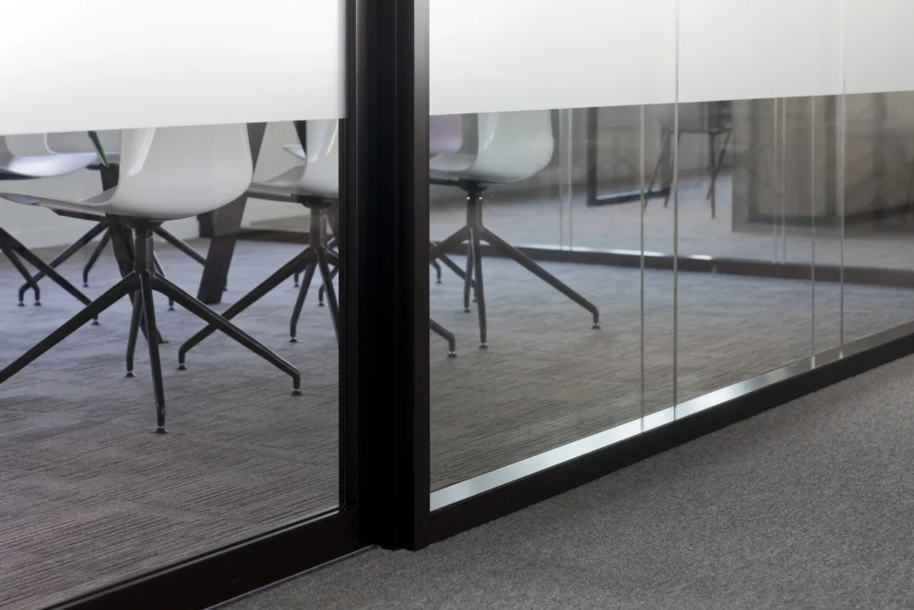 Case-CLEARMEDIA-Scheidinginswanden-3