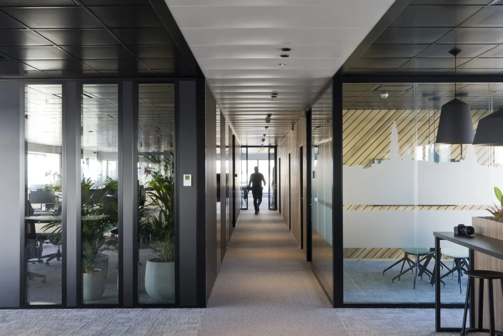 Case-CLEARMEDIA-Scheidinginswanden-2